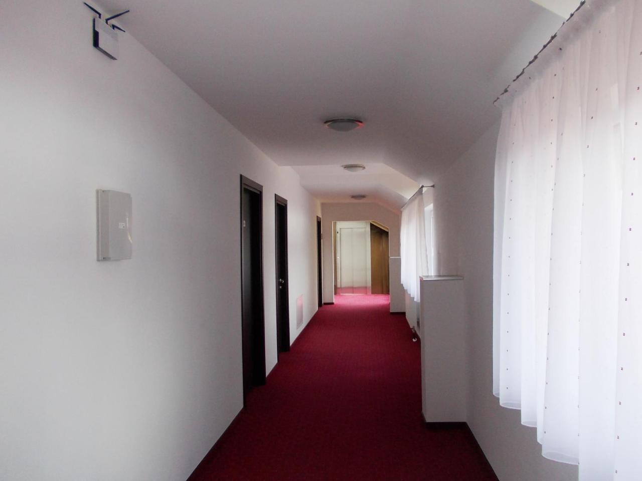 HOSTEL CPPI Vest Buşteni Exterior foto